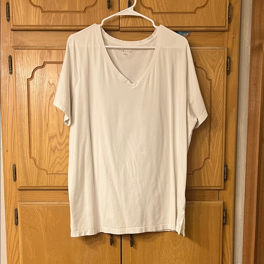 Ava & Viv Cream V-Neck Tee size 2X